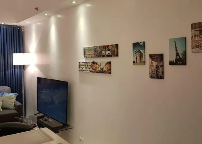 81 Newport Boulevard Aparthotel *