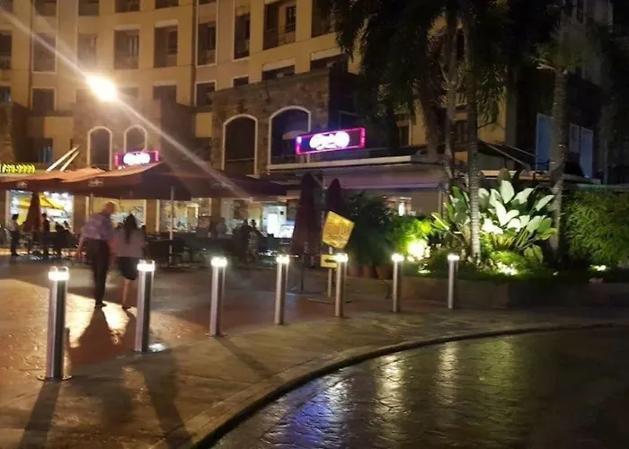 81 Newport Boulevard Aparthotel Manila