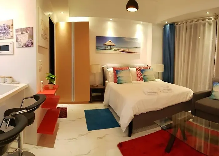 Aparthotel 81 Newport Boulevard *