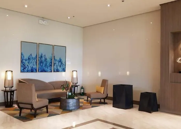 81 Newport Boulevard Aparthotel Manila