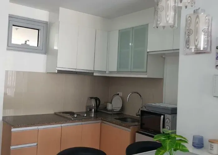 Aparthotel 81 Newport Boulevard Manila